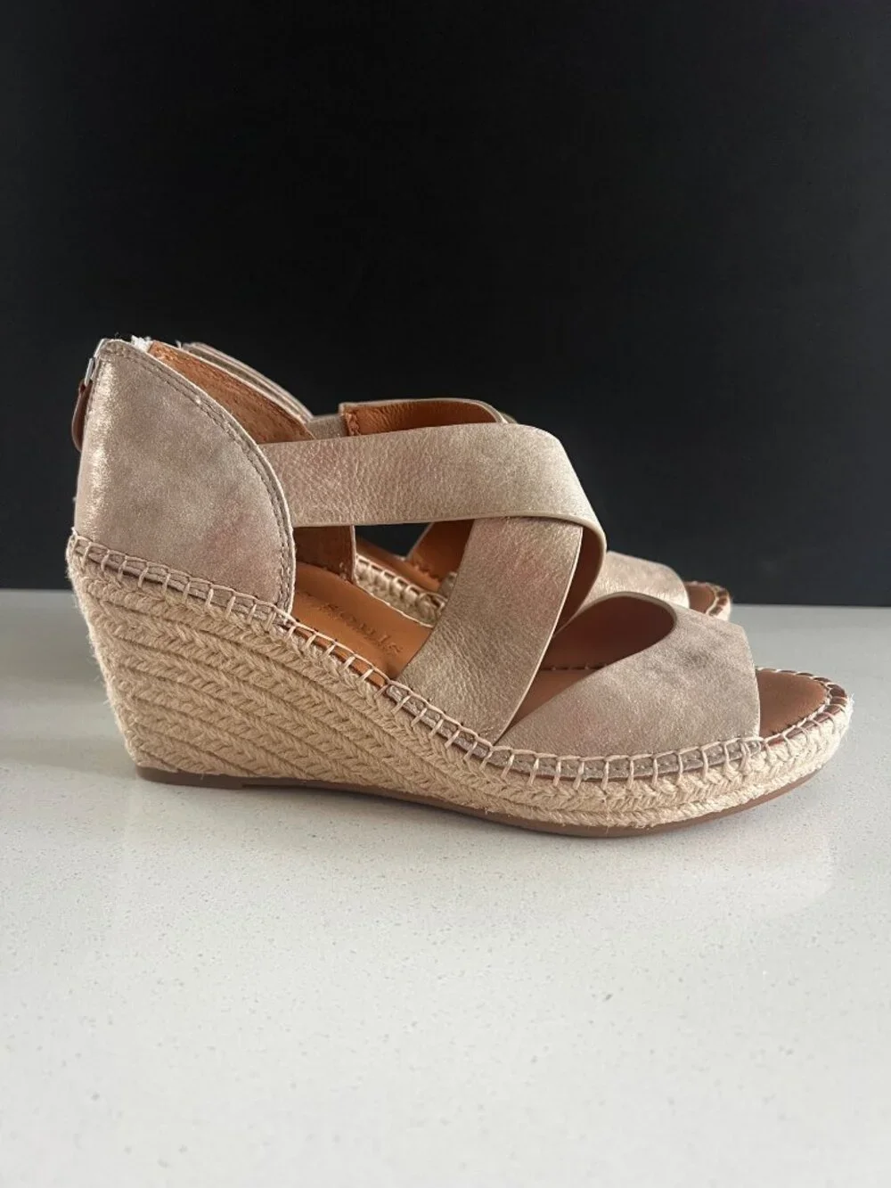 GENTLE SOULS Women's Corinne Espadrille metallic beige leather Sandals SIZE 7